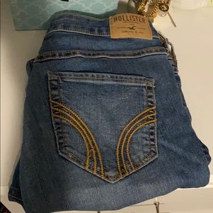 Hollister Crop high rise ripped jeans
